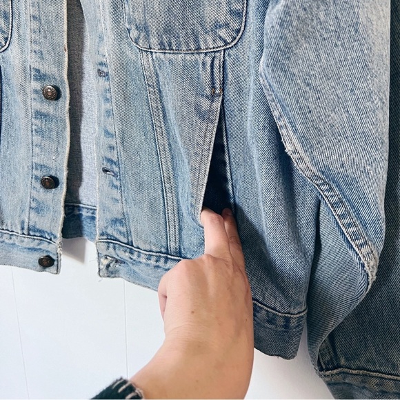 Vintage Gap Distressed Denim Jacket - Picture 11 of 16